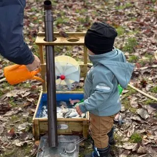 Niepubliczny Żłobek Tajemniczy Ogród Leśne Smyki - miniatura 11