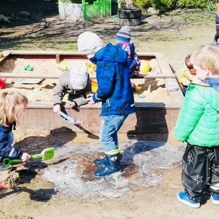 Punkt przedszkolny i opieki dziennej "Brzdące na łące" image 2