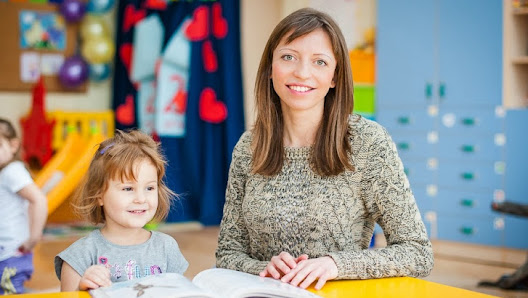 CENTRUM OPIEKI I EDUKACJI MAŁEGO DZIECKA BAJKOWY DWOREK - zdjęcie 1