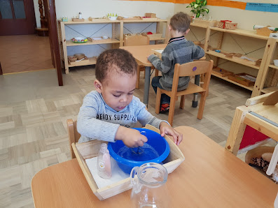 PUNKT PRZEDSZKOLNY MONTESSORI STEPPING STONES - zdjęcie 1