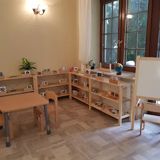 PUNKT PRZEDSZKOLNY MONTESSORI STEPPING STONES image 2