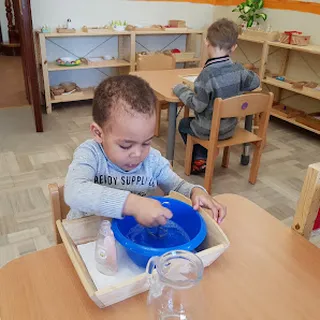PUNKT PRZEDSZKOLNY MONTESSORI STEPPING STONES image 1