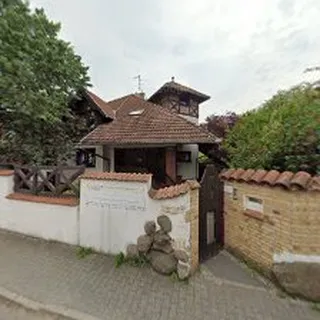 SOBIERAJSKI DOMEK image 3