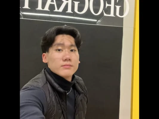 Sitter Profile Image: Zhiliang 