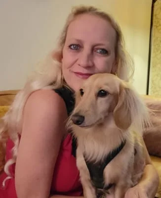 Sitter Profile Image: Romana 