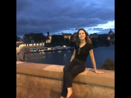 Sitter Profile Image: Lowri 