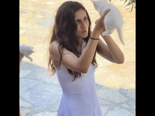 Sitter Profile Image: İrem 