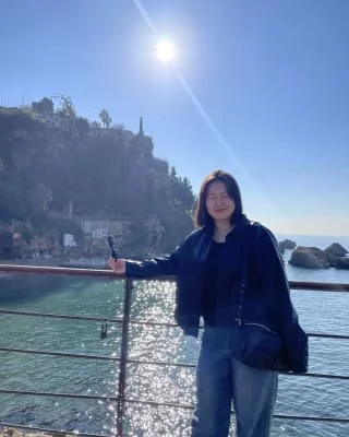 Sitter Profile Image: Jeong 