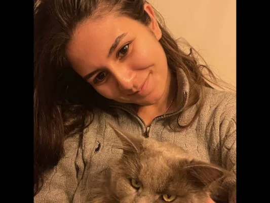 Sitter Profile Image: İrem 