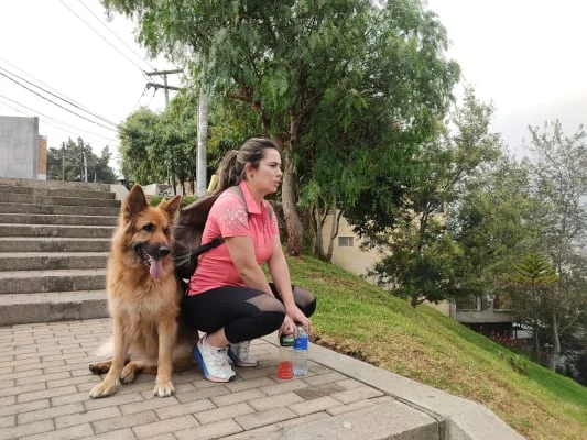 Sitter Profile Image: Vanessa & Viviana 