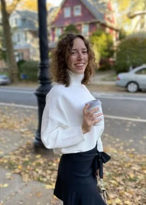 Sitter Profile Image: Shira 