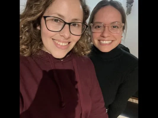 Sitter Profile Image: Rebeca & Fernanda 
