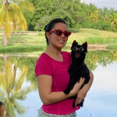 Sitter Profile Image: Vanessa & Viviana 
