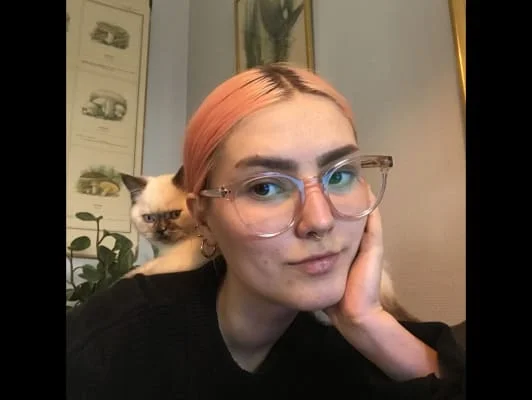 Sitter Profile Image: Nora 