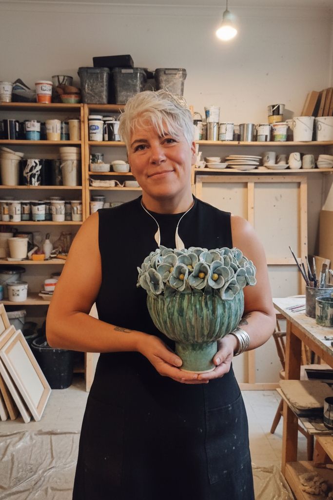 Stor vase med blomsterkrans - medie 6