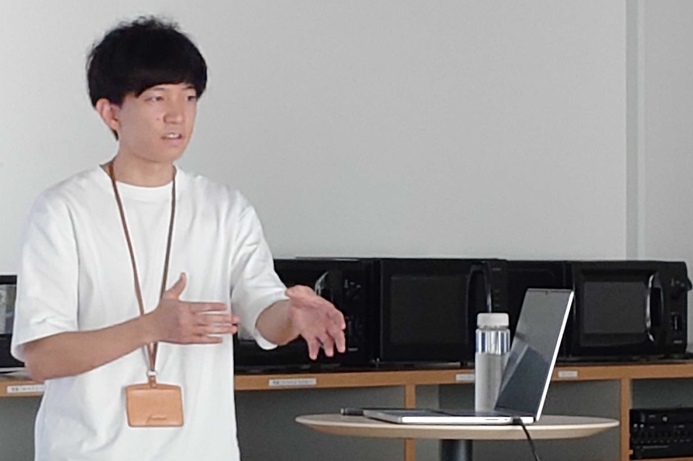 ろくろを回すCTO溝上さん