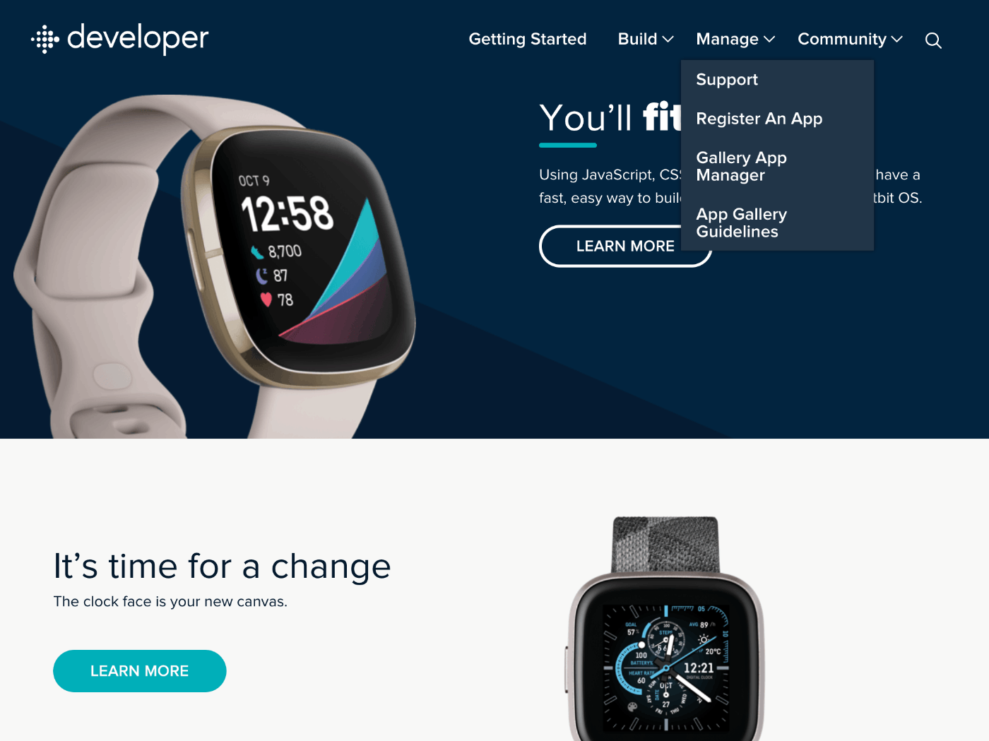 Fitbit SDKのページです。ヘッダーナビゲーションにManageリンクがあり、フォーカスするとRegister An Appリンクが表示されます。