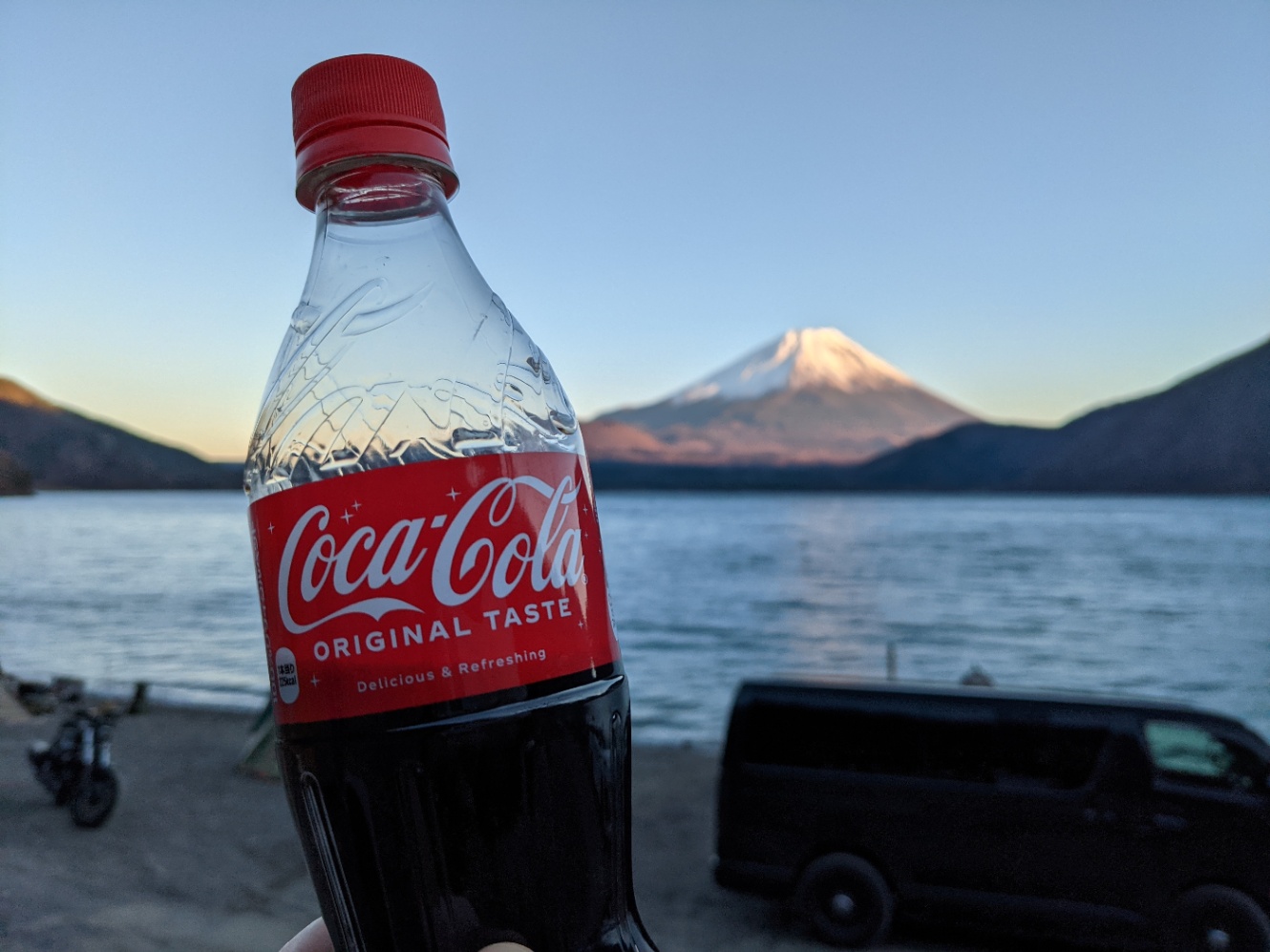 本栖湖とコーラ