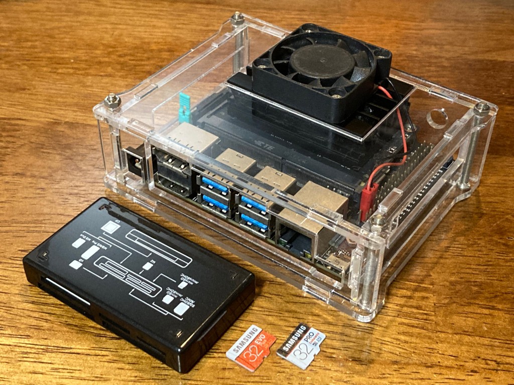 Jetson Nano、microSDカード2枚、USBカードリーダ