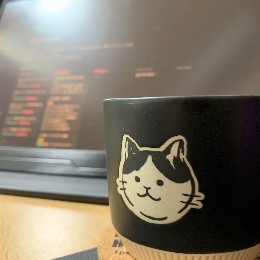 てる