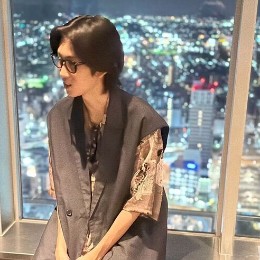 けい