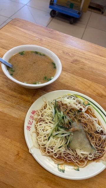 涼麺と味噌汁