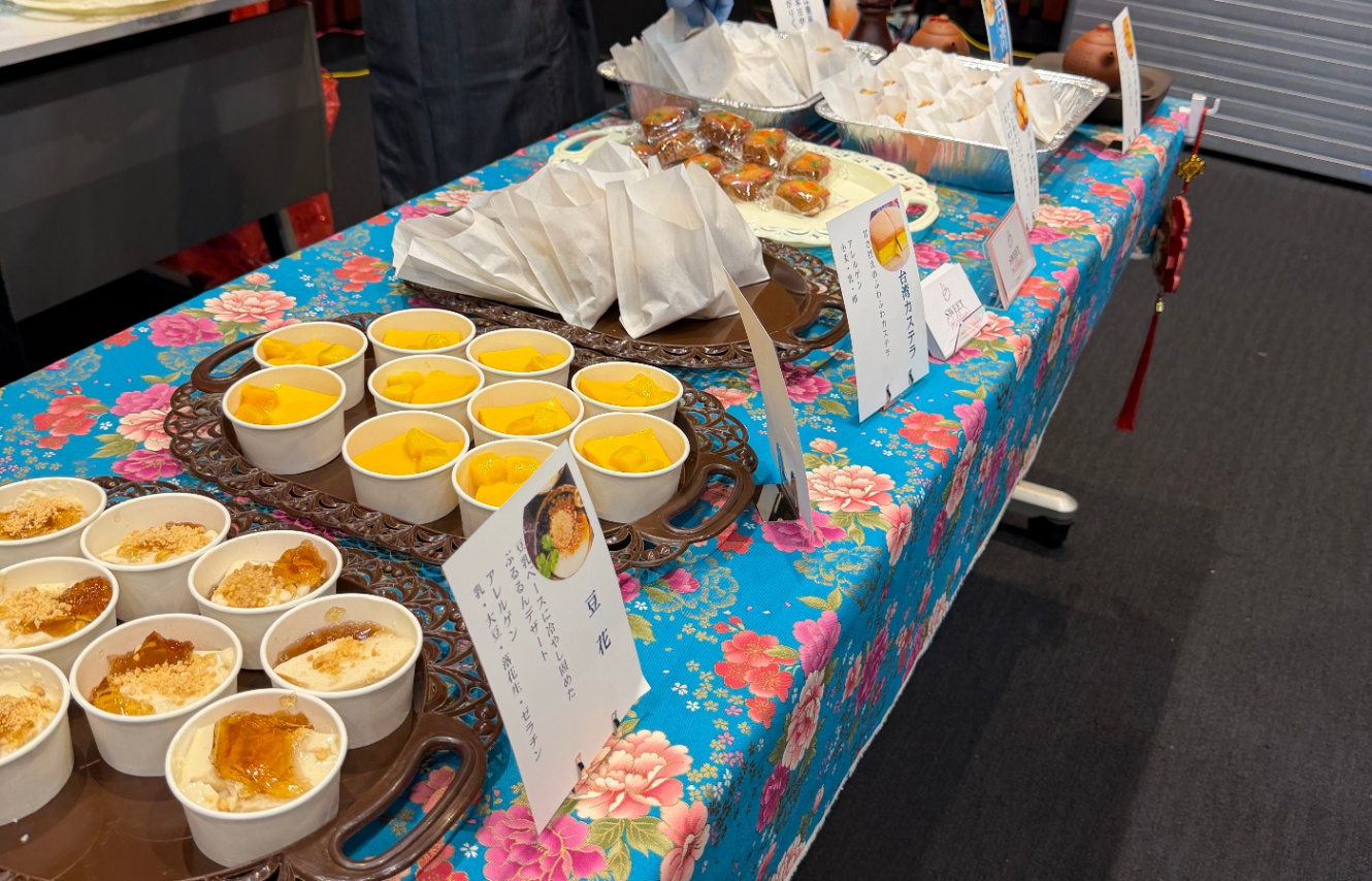 ヤムチャ部屋で台湾スイーツを食べながら議論