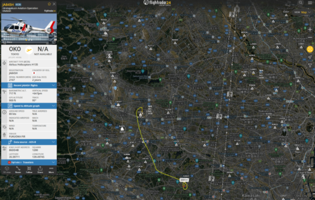 Flightradar24上で、あるヘリコプターの地図上での経路とトランスポンダ情報を表示したスクリーンショット。登録番号JA845Hのドクターヘリが、OKO発到着地未定という情報が表示されている。また、地図上では立川飛行場を出発し、八王子付近を周回している。