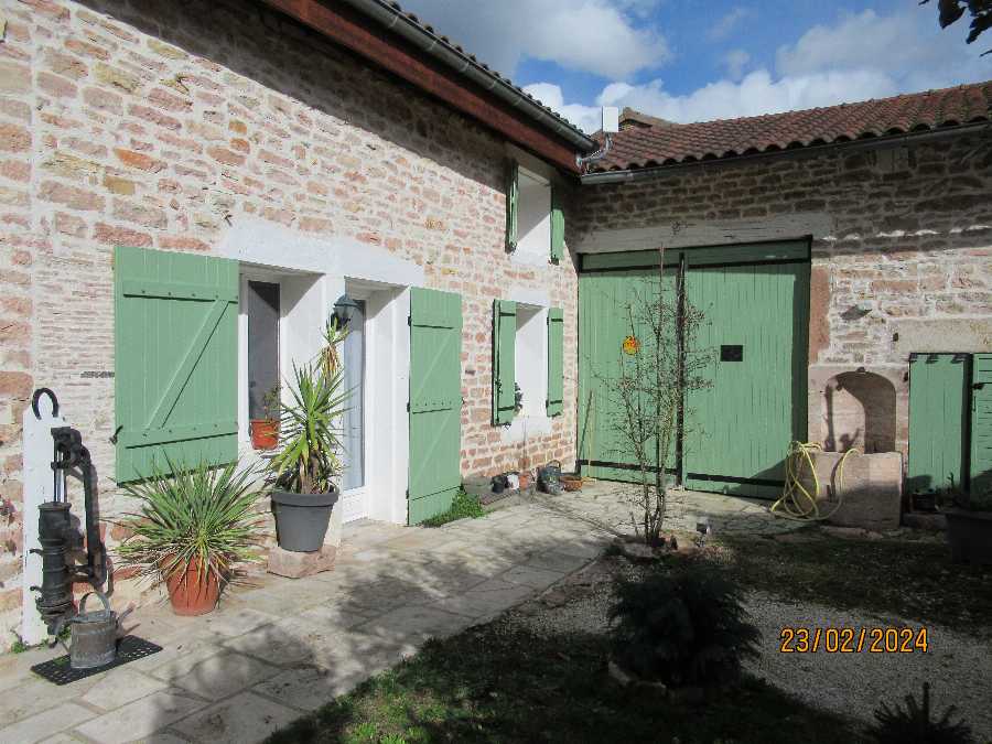 Maison de village en pierre 