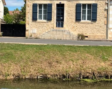 Maison au bord du canal de Berry