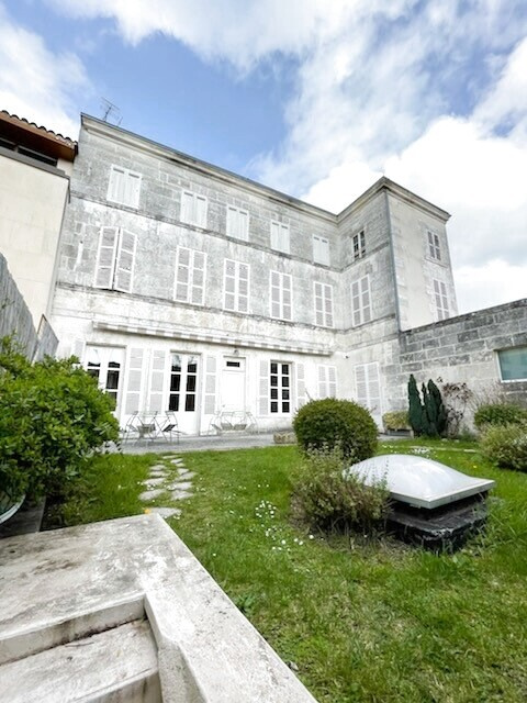 Immeuble Vente Cognac  1062m² 988000€