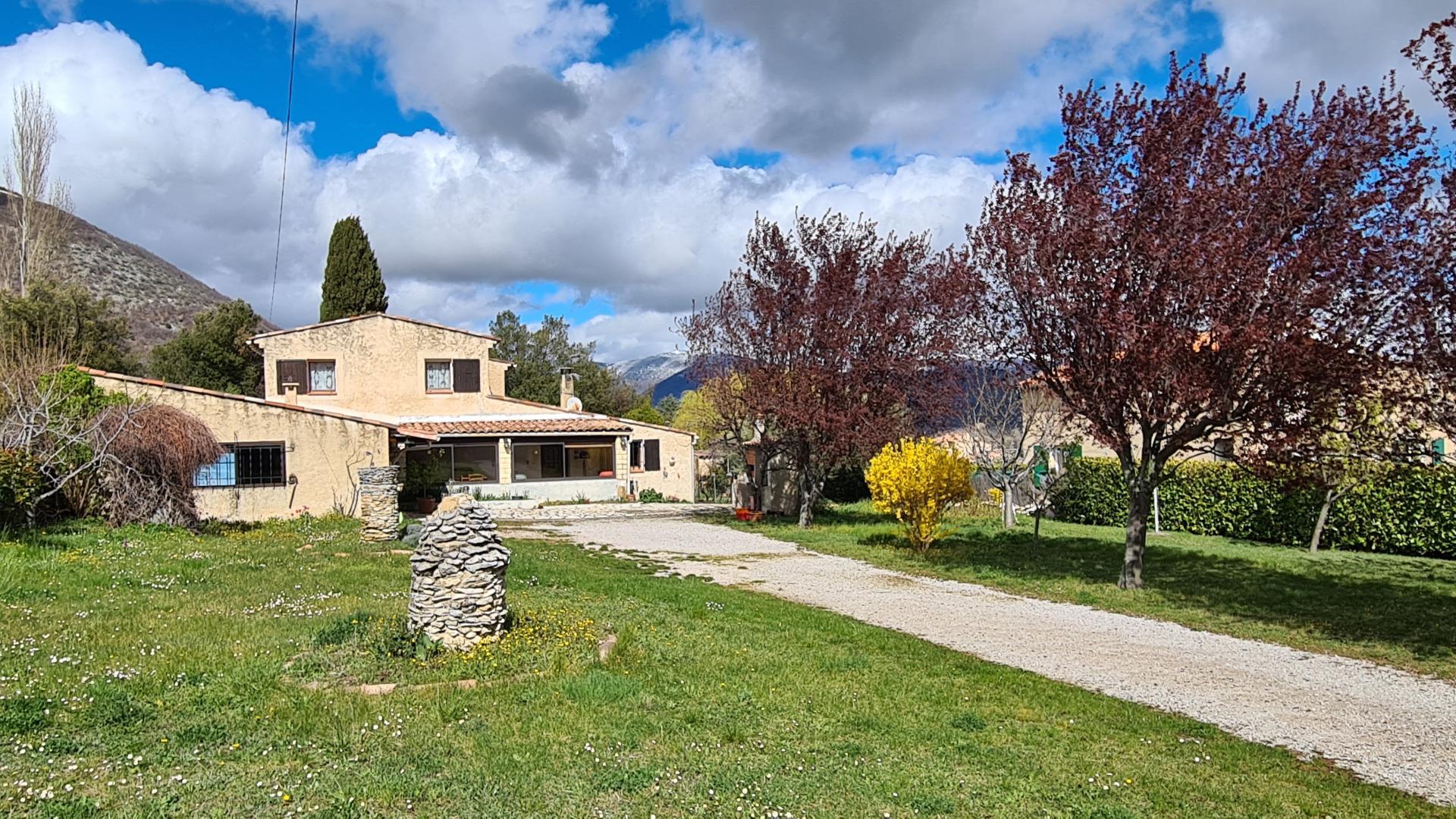 Très jolie maison individuelle sur Banon