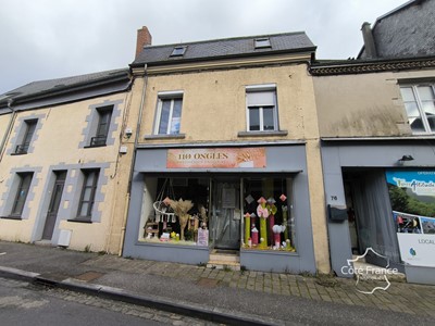 ARDENNES FUMAY Immeuble commercial et d'habitation au centre ville