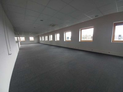 Bureaux - A LOUER - 700 m² non divisibles