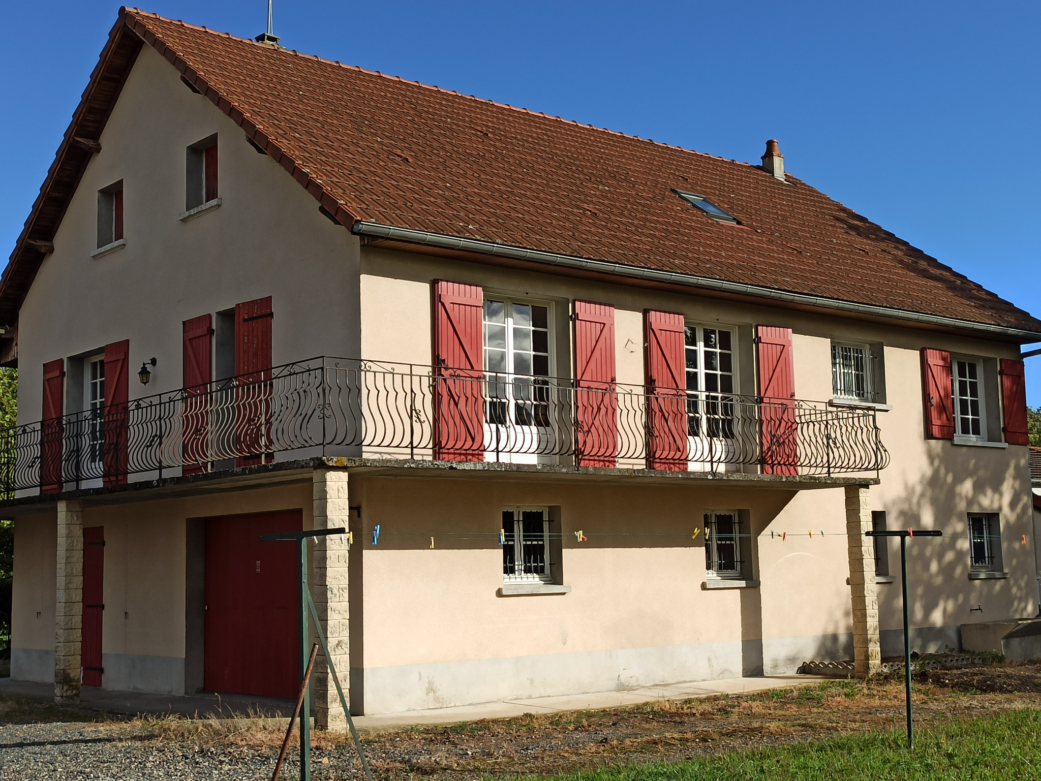 MAISON FAMILIALE DANS ENVIRONNEMENT CHAMPÊTRE