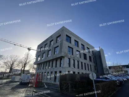 A VENDRE / A LOUER - BUREAUX - 1 815 M² - CHARTRES-DE-BRETAGNE