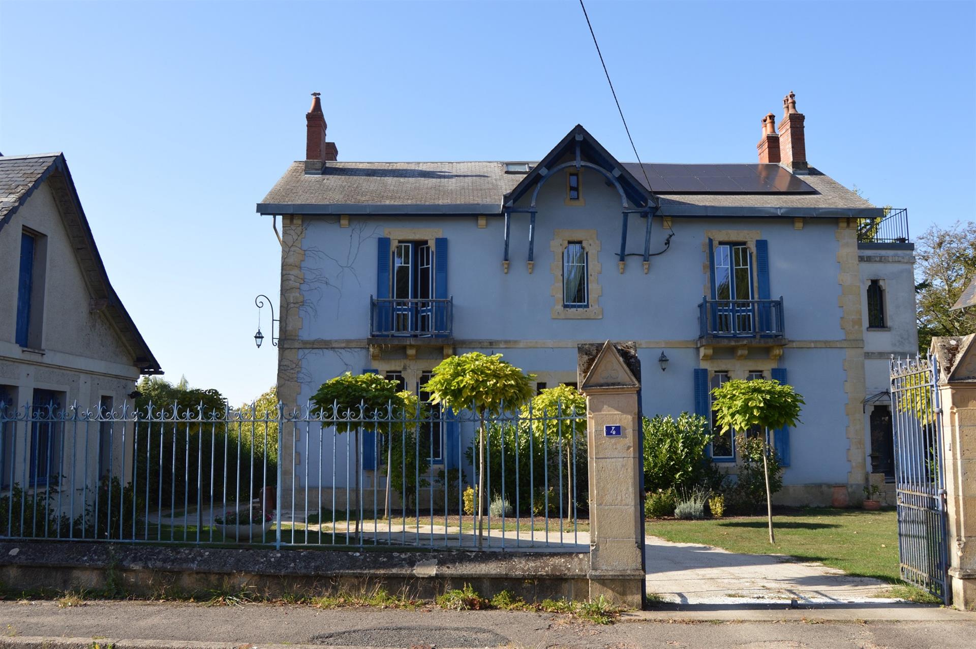 Maison De Maitre Avec Charme Et Authenticite