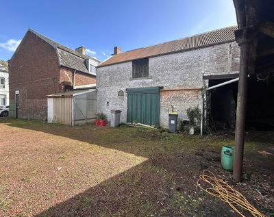 Maison semi-individuelle, 2 chambres, garages