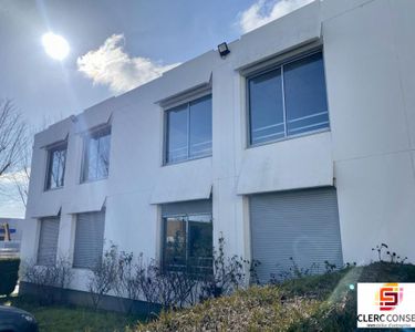 Immobilier professionnel Location Évreux  73m² 912€