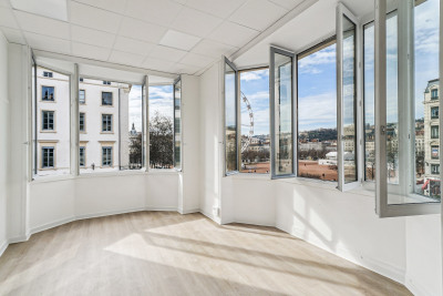 Bureaux 93 m² 