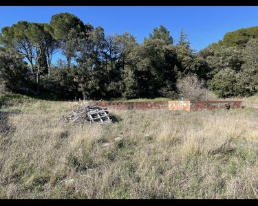 Terrain constructible 2021m2 situé a la garde paréole