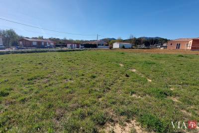 Prades-sur-Vernazobre : Terrain constructible de 702m²