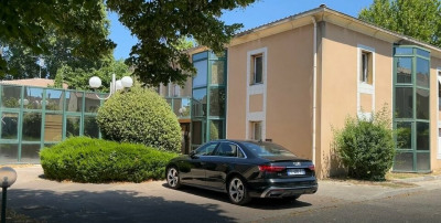 Immobilier professionnel Location Avignon  124m² 1338€