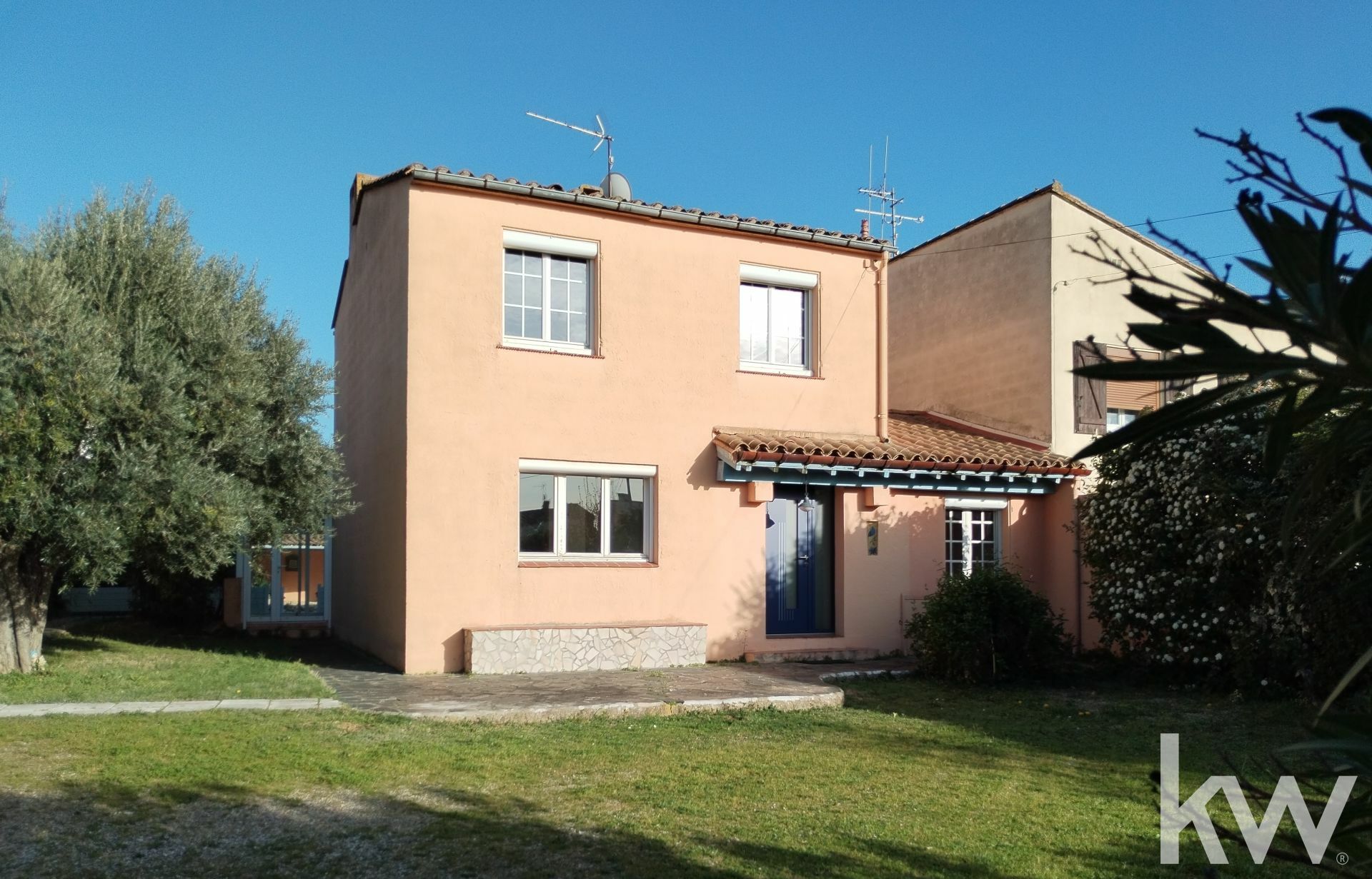 Trèbes, pavillon de 117 m² avec piscine.