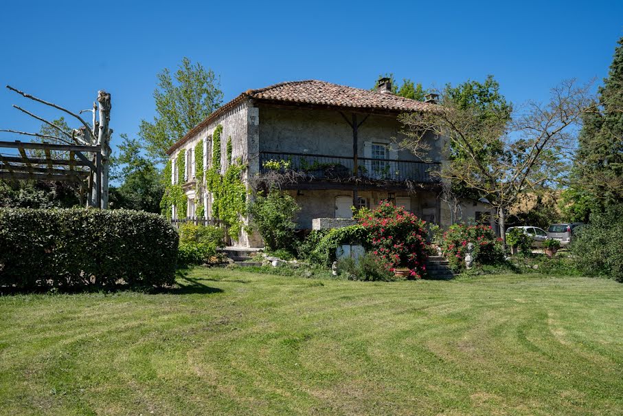 Propriété 10 pièces 272 m²