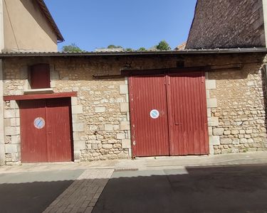 Chauvigny coeur du centre ville grange aménageable avec garage