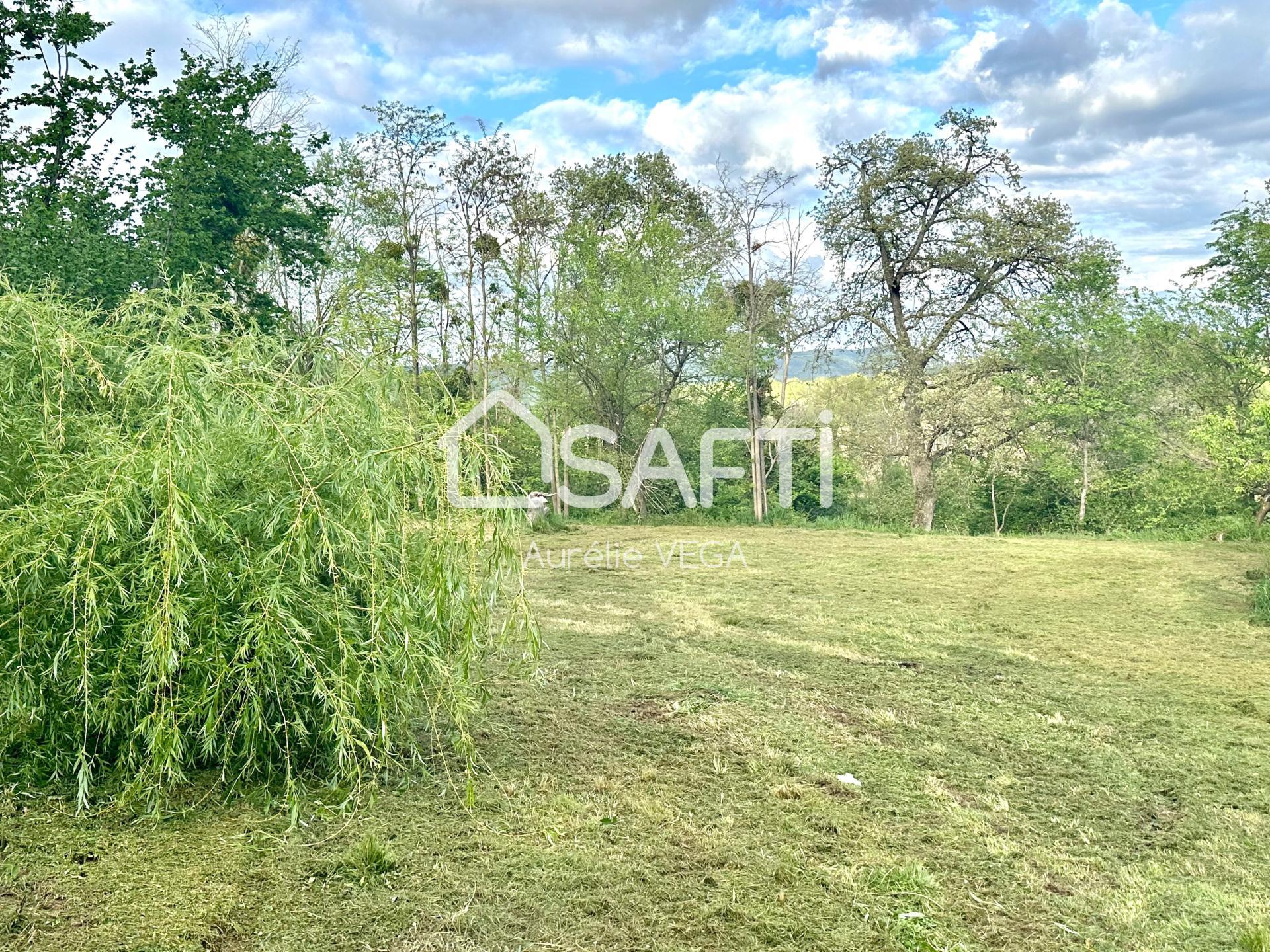 Beau Terrain Constructible Plat, Arboré et au Calme