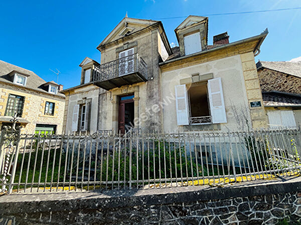 Maison bourgeoise a vendre de 1906 sur la commune de Vigeois 240 m2 - 4 chambres - Proche des commod