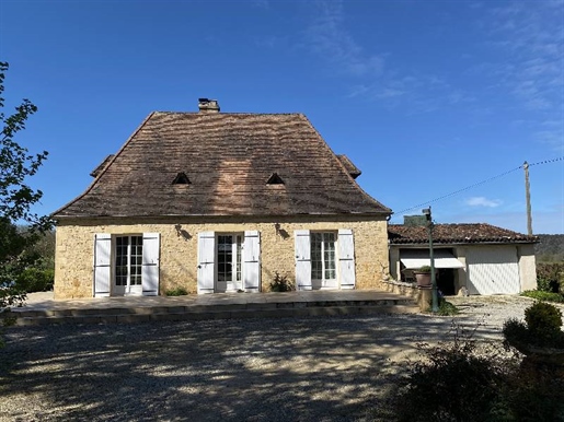 Zeer comfortabel huis (ca. 150M²), gebouwd in 1980 in de traditionele Périgord en pierre s 