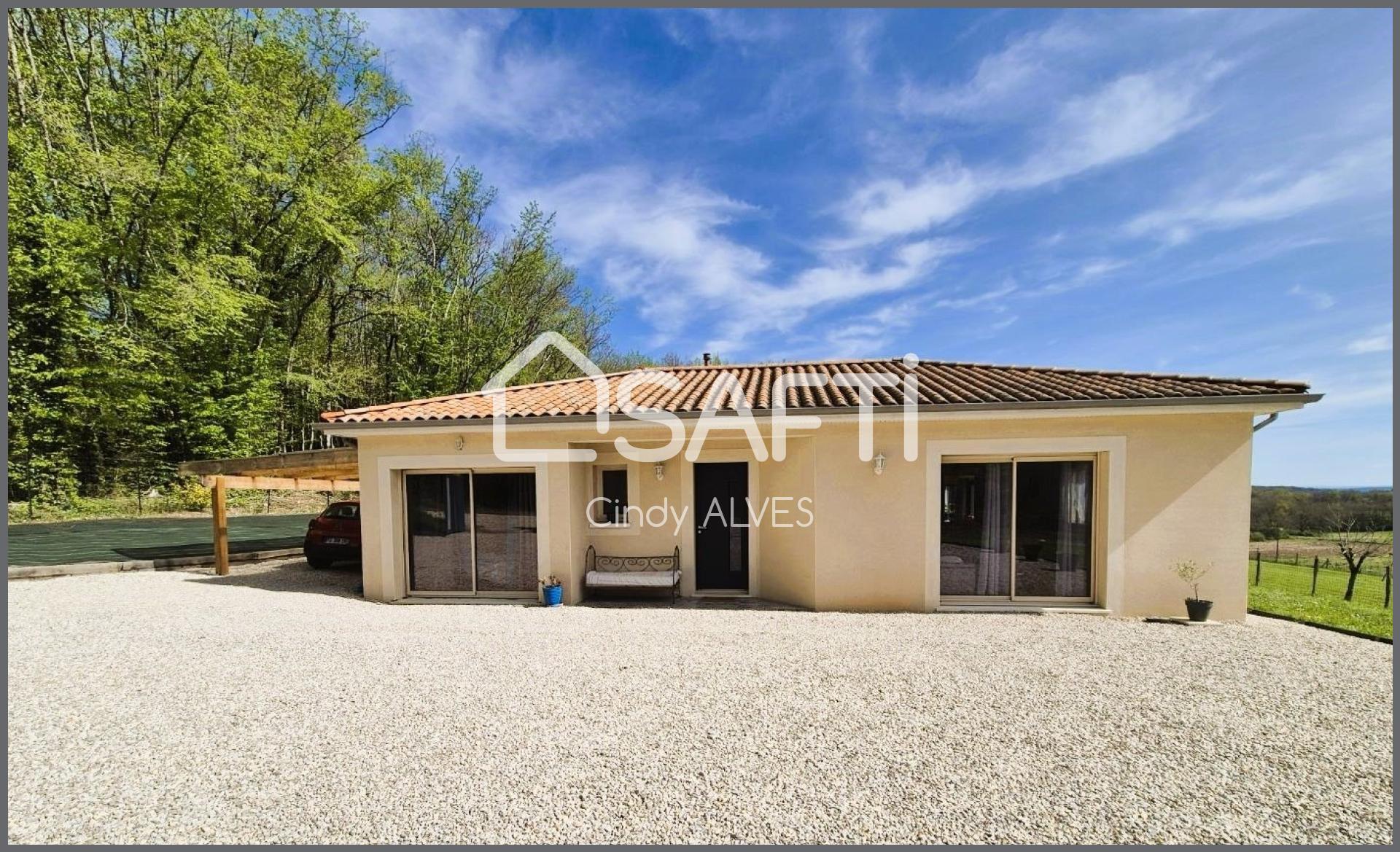 Grande maison avec piscine et belle vue dégagée 